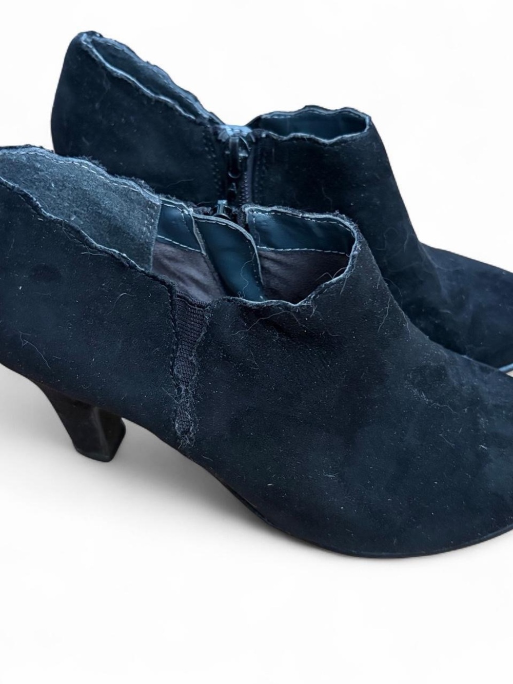Aerosoles comfortable Black suede ankle boots with 2 1/2 heel Sz 6 1/2
